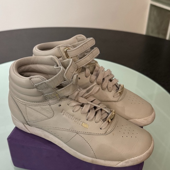 Reebok Women's High-Top Sneakers in Light Gray - Picture 2 of 2
